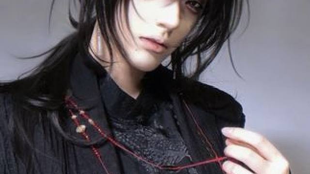 雨纷纷 旧故里草木深 就这个冷脸萌……！