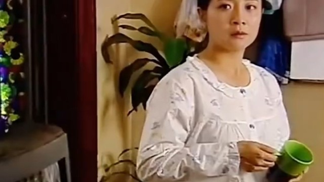 绿帽子怎么拿手里了，快戴上