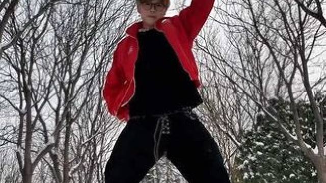 雪地里就应该跳这样的舞！！！