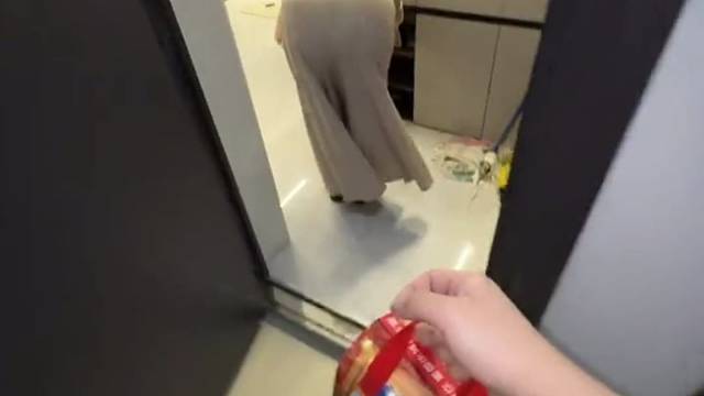 平时小两口都这样？太变态了吧