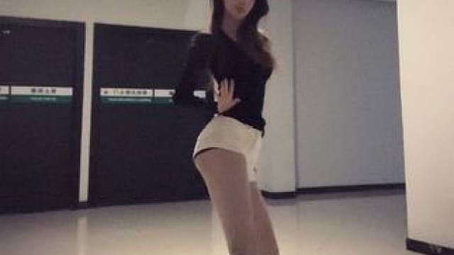 12cm的高跟鞋驾驭不了。。