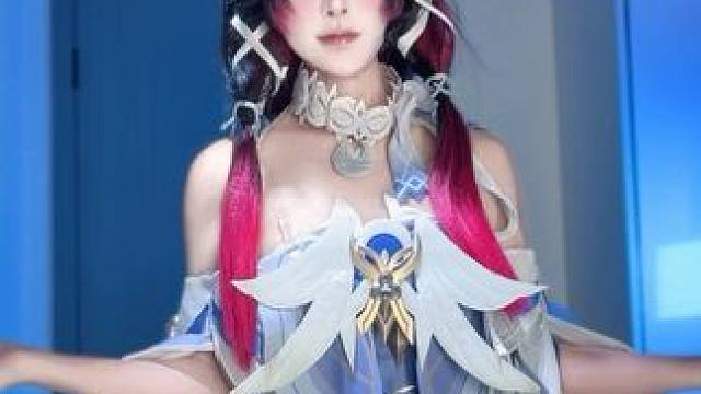 你看起来很困呢… 昨晚没有睡好吗？还是今天太累 哥伦比娅