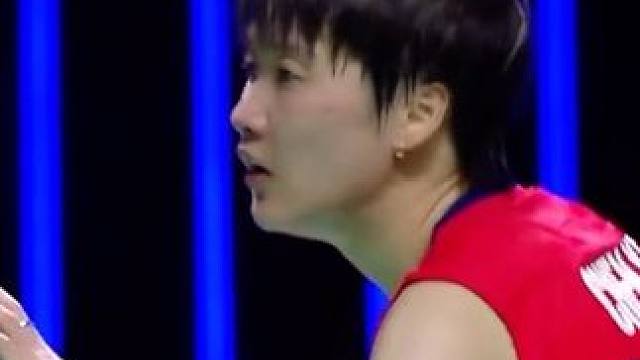 印尼大师赛女单半决赛雨菲与奥原希望的对决超级精彩，尤其这最后半局，雨菲用果断的进攻证明了自己在女子单