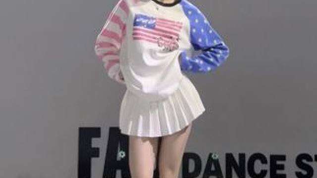 娇俏又小乖的一版短裙编舞