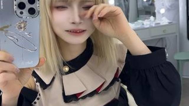 没招了哭一下，赛博黑皮一下 喜欢拍正片有错么！！垃圾食品我生产，国宴我也生产的！！