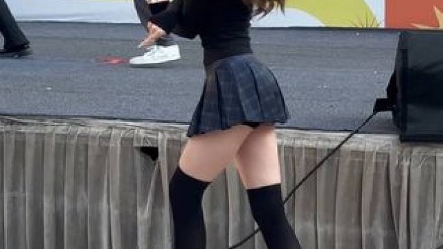 不知道 反正我的身材很曼妙