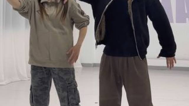 喜欢这个小哥哥还是小姐姐