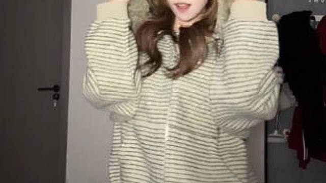 视频里有两只小猫