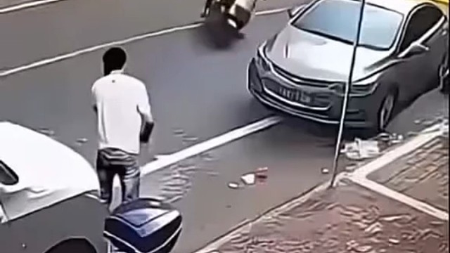 小伙子反应真快