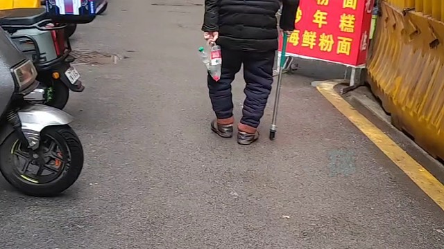 浮萍-航海帆财经#随波逐流#乌合之众#世故#江三毛#一个人对抗的整个黑暗