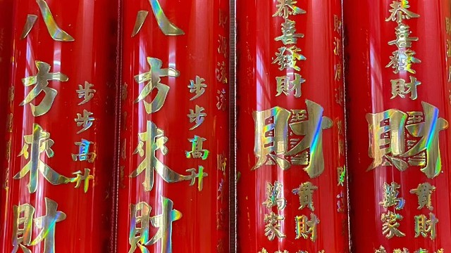 快过年了兄弟姐妹们，点起来无烟无味，又环保。
 
1. 酥油点灯，心向暖阳，岁岁长安康