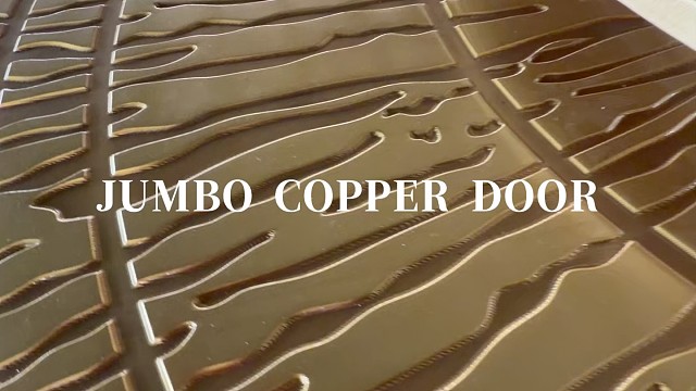 射线纹如日光落门，圆锁似满月衔