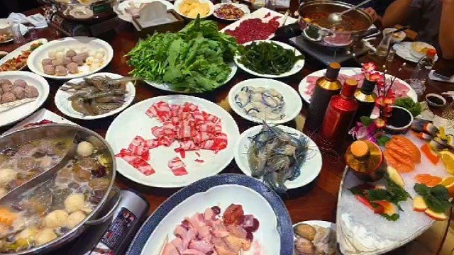 朋友聚餐，畅谈人生