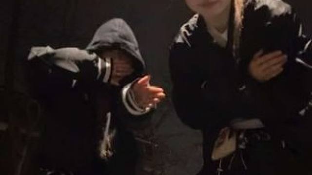 魔丸站在温度计 go