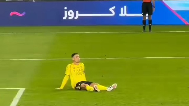 这松弛感 罗哥把球场当度假村！