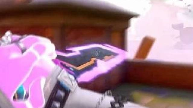 全息波普2.0真好用，评论区三把全息AK,M4是谁的 温暖新春#