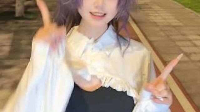 意识到自己太高而逐渐下移的摄像头