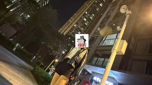 可能 天黑比较适合装酷！