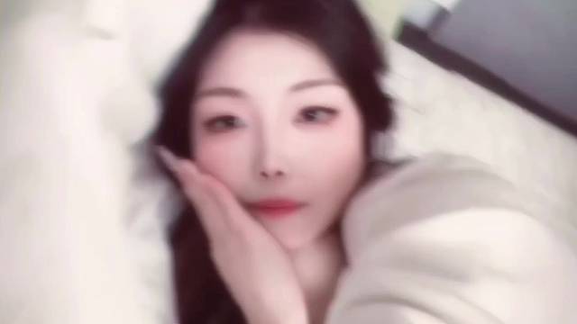 好吧 我给自己立的人社是搞笑女 其实我是个超级敏感的小女孩.