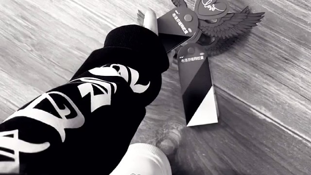 态度都摆在我脸上了 你还要我怎样