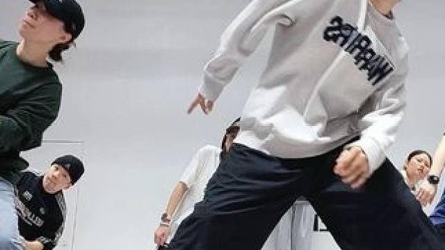 Hiphop遇到这种歌曲就是得一直弹跳喘