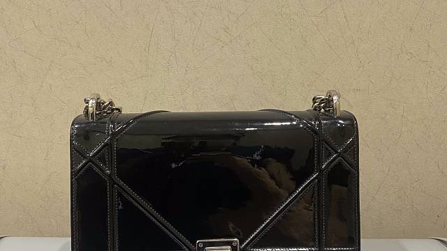 钱包回血！美女闲置迪奥包秒变现！