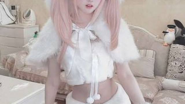 我是成年人搞了个可爱的毛茸茸小猫圣诞造型 “露出肚脐和大腿是这套可爱毛绒套装的正常设计， 并非刻意