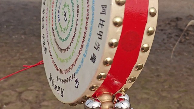 波浪法鼓，嗡班扎尔萨埵吽唵呼嚧呼嚧社曳穆契娑诃唵度宁度宁迦度宁莎诃度如母