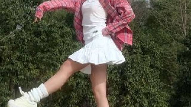 短裙就这样一直火下去