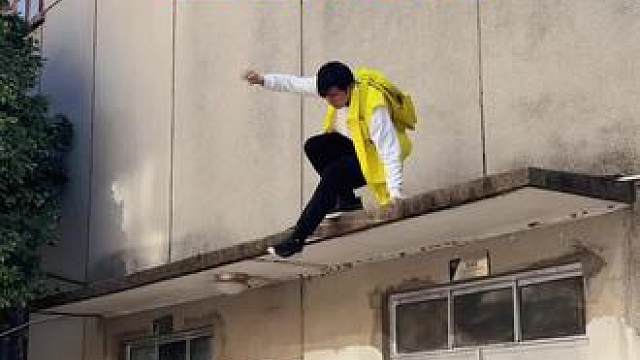 轻功外卖员逃脱保安！