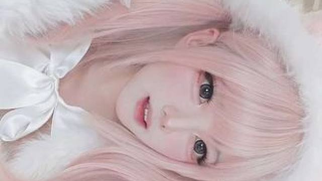 我怎么闻到一股草莓乳糖的味道 我是成年人搞了个可爱的毛茸茸小猫圣诞造型毛毛短裤漏大腿是这套可爱毛绒套