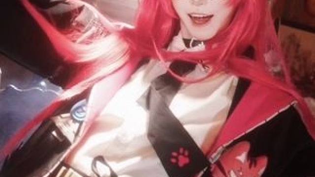 她怎么又不太聪明的样子