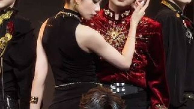 和九儿的百万舞台 势均力敌的两张权威的脸