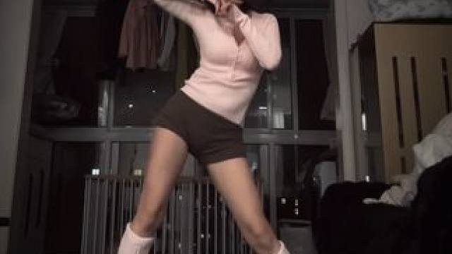 恨不得让全世界都知道的一支舞！ 偷偷在开头加了两个很有吻妹感的动作