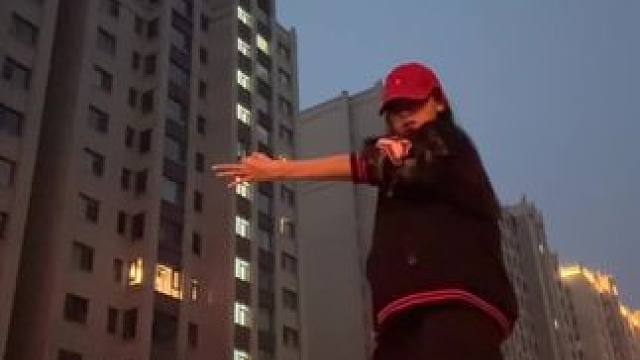 终于考完了！月色下的湖湾十分之美丽哟必须跳一个大家一直点