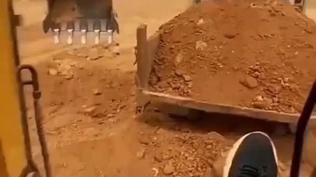 挖掘机日常[捂脸]