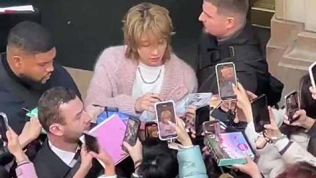 路易威登巴黎时装周中区唯一世趋，秀场最大尖叫声人气王做得好徐明浩巴黎之旅有顶刊voguefrance