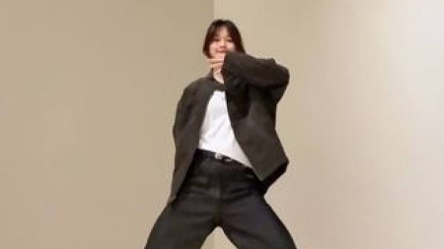 来交作业了！ 谁来给我安利一下这个帅帅的