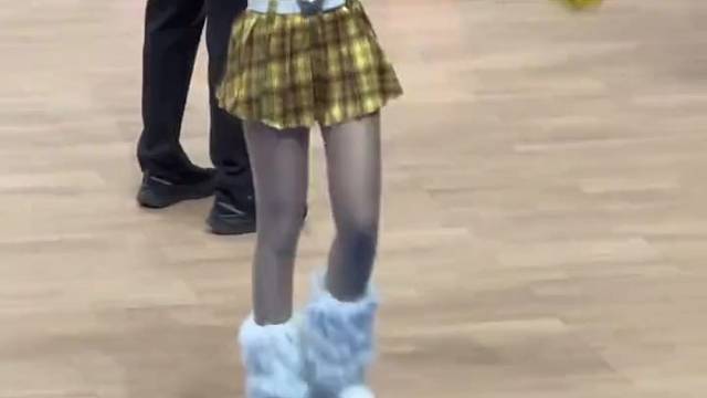 青春洋溢，活泼可爱