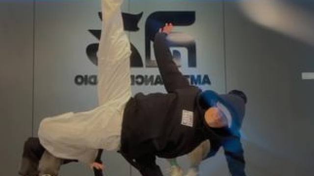 《热烈》简单入门八个八拍
bboy街舞 get lit