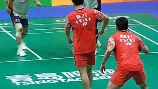 金元昊/真龙 VS 何济霆/任翔宇
高清观众视角欣赏
 国羽