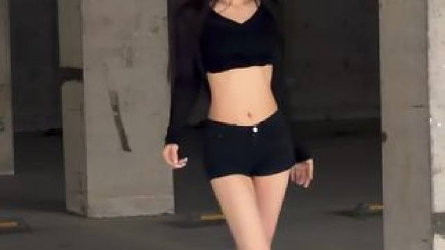 衣服上粘的白色毛毛看得我强迫症犯了 谢谢