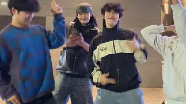 过年回家跟兄弟，就这样拍！