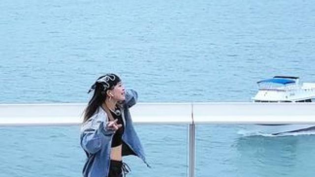 来维多利亚港边遛个弯