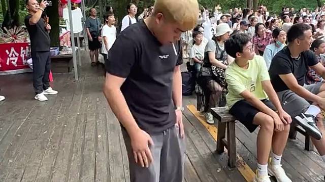 一个人是利己，一群人才是利群