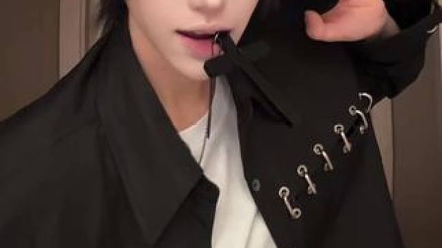 今天情人节有没有可以借我张照片挂朋友圈一天的