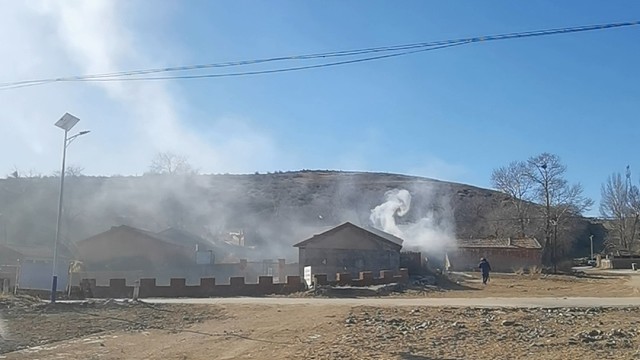 大山进沟村着火了