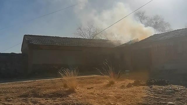 大山进沟村着火了