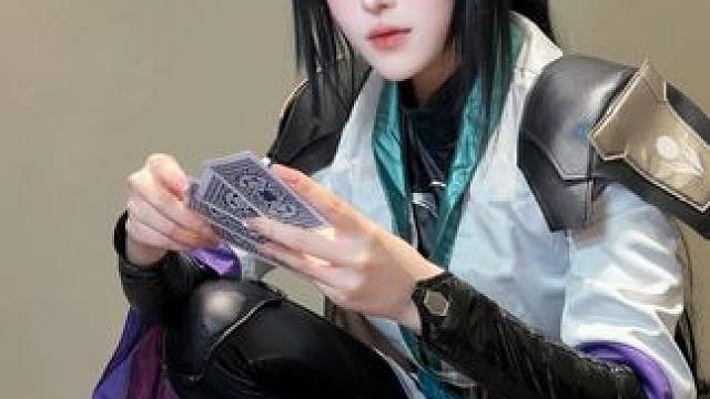 和意为 无畏契约打牌