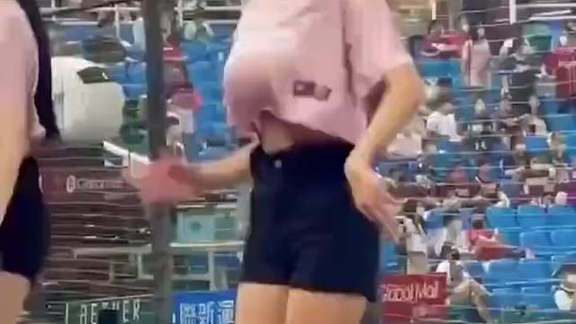 是衣服太小了还是那个太大了？